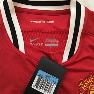 Manchester United. Nike Authentic Soccer Jersey.